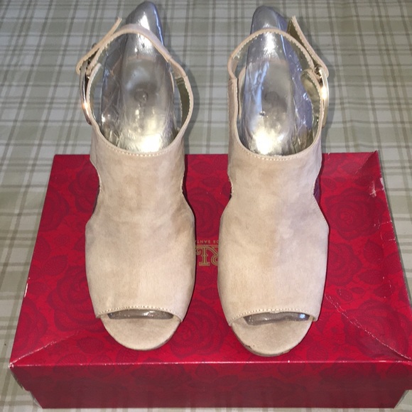 Carlos Santana “Malor” Cork Wedge Heel 👠 - Picture 3 of 6